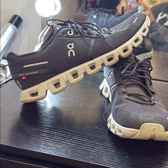 On Cloud Lifestyle Shoes - Picture 3 of 4